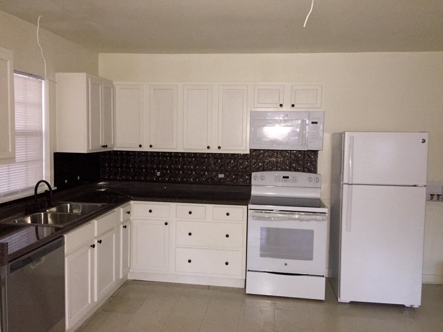 Furnished cottage kitchen at Weil's RV Park